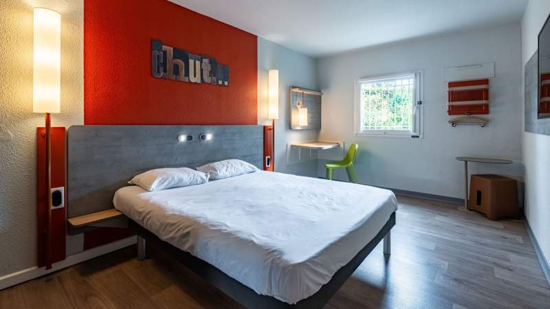 Ibis Budget Reims Thillois · Hôtel 2 étoiles · Chambre PMR