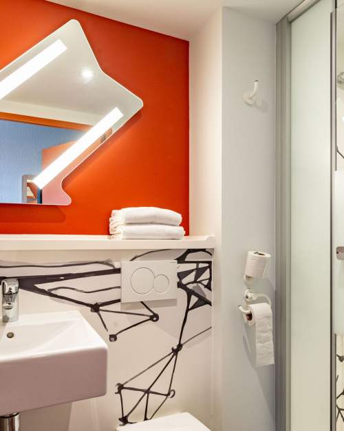 Ibis Budget Reims Thillois · Hôtel 2 étoiles · Chambre Triple · Salle de bain